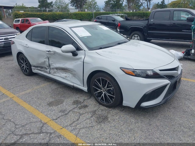 45188412 :رقم المزاد ، 4T1T11AK0NU065569 vin ، 2022 Toyota Camry Se مزاد بيع