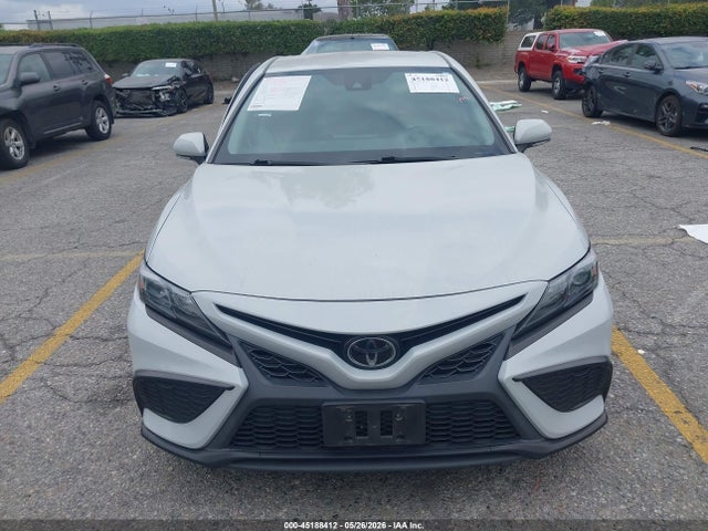 45188412 :رقم المزاد ، 4T1T11AK0NU065569 vin ، 2022 Toyota Camry Se مزاد بيع