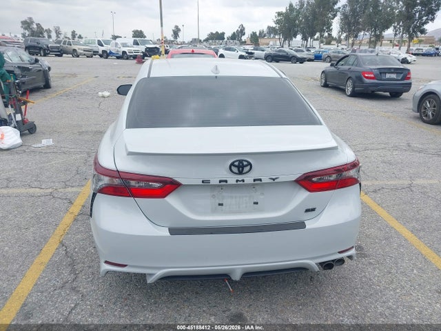 45188412 :رقم المزاد ، 4T1T11AK0NU065569 vin ، 2022 Toyota Camry Se مزاد بيع