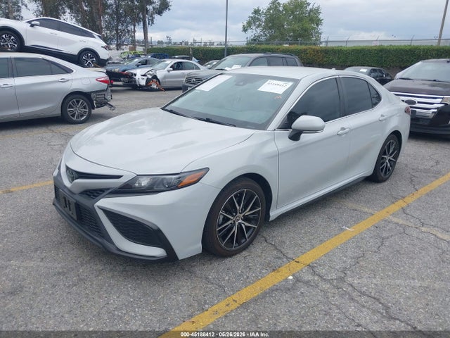 45188412 :رقم المزاد ، 4T1T11AK0NU065569 vin ، 2022 Toyota Camry Se مزاد بيع