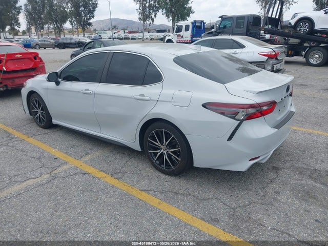 45188412 :رقم المزاد ، 4T1T11AK0NU065569 vin ، 2022 Toyota Camry Se مزاد بيع