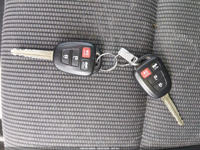 Продажа на аукционе авто 2018 Toyota Corolla Se, vin: 5YFBURHE1JP796881, номер лота: 45188804