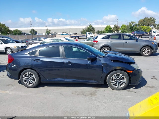 Продажа на аукционе авто 2018 Honda Civic Lx, vin: 2HGFC2F51JH511392, номер лота: 45188866