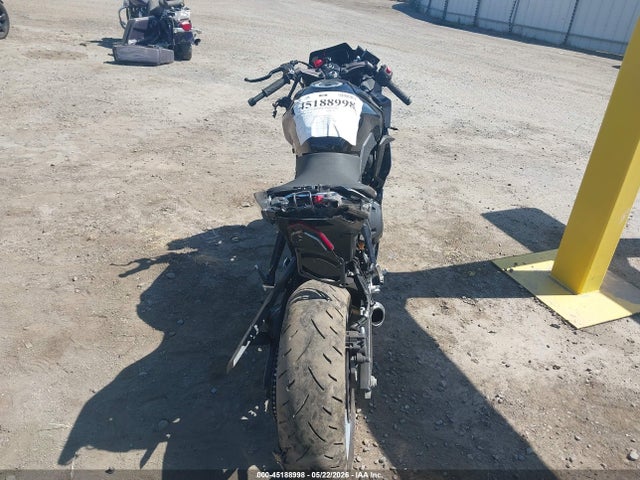 JS1EM13B1R7101799 Suzuki Gsx800 F