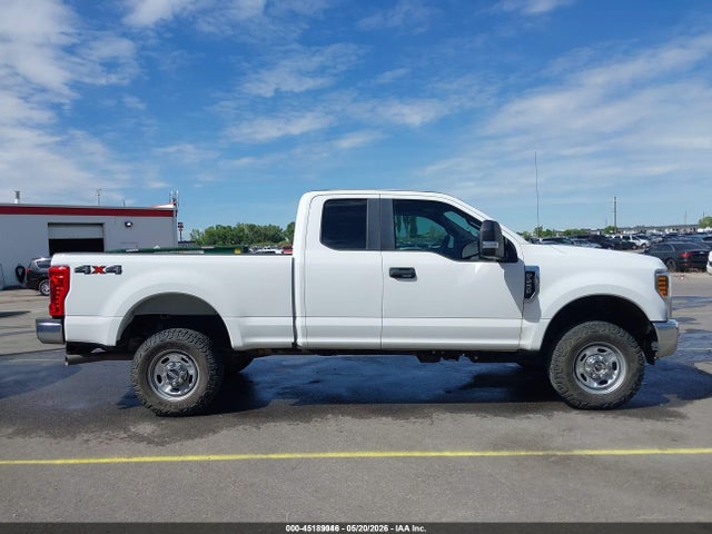 1FT7X2B61JEC22185 Ford F-250 Xl