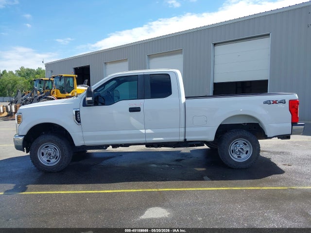1FT7X2B61JEC22185 Ford F-250 Xl