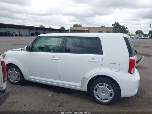 Scion XB 2014 JTLZE4FEXEJ056214 Image 14