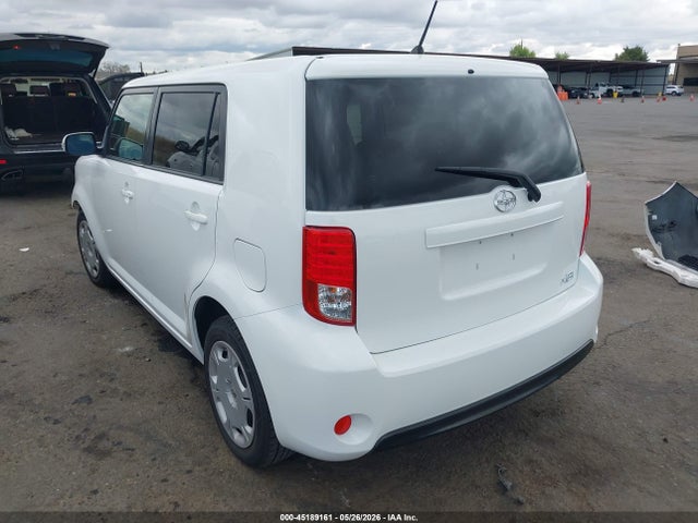 Scion XB 2014 JTLZE4FEXEJ056214 Image 3