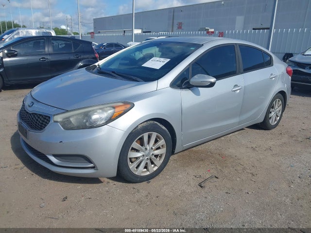 KIA FORTE LX 2016 KNAFX4A64G5608775 Image 2