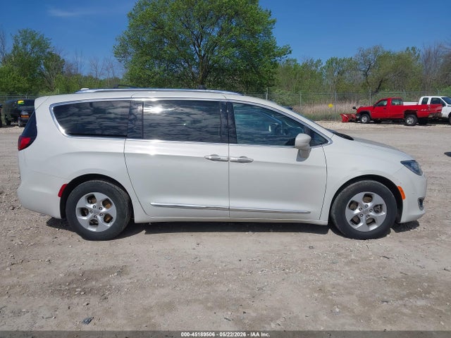 Auction sale of the 2017 Chrysler Pacifica Touring-l Plus, vin: 2C4RC1EG2HR578225, lot number: 45189506