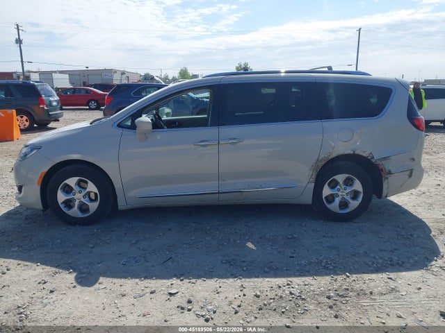 Auction sale of the 2017 Chrysler Pacifica Touring-l Plus, vin: 2C4RC1EG2HR578225, lot number: 45189506