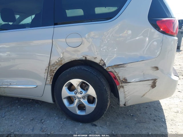 Auction sale of the 2017 Chrysler Pacifica Touring-l Plus, vin: 2C4RC1EG2HR578225, lot number: 45189506