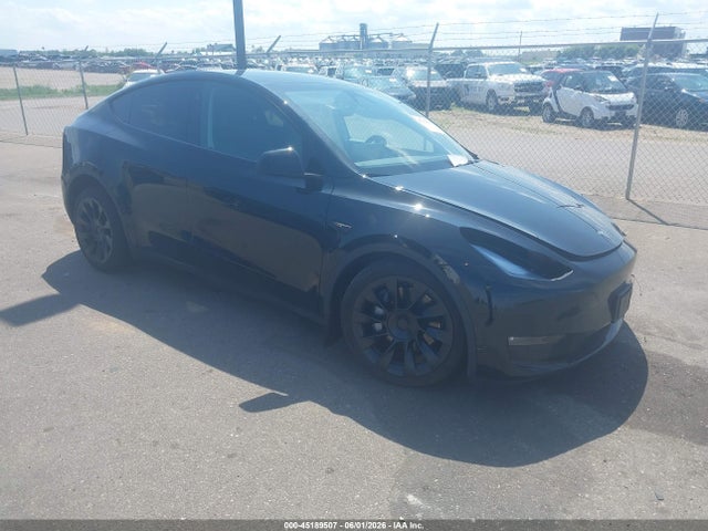 Tesla Model Y Long Range Dual Motor All-wheel Drive 2025 7SAYGDEE7SF308333 main image