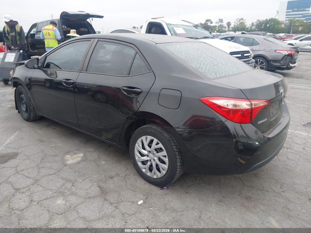 2017 Toyota Corolla Le მანქანა იყიდება აუქციონზე, vin: 2T1BURHE2HC833057, აუქციონის ნომერი: 45189679