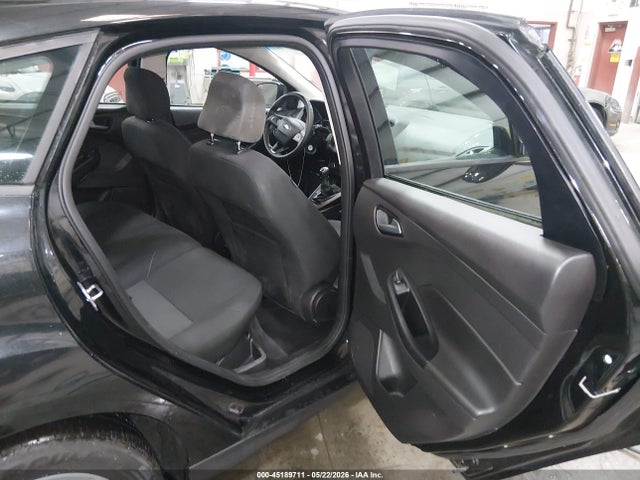 Продажа на аукционе авто 2015 Ford Focus Se, vin: 1FADP3K28FL215796, номер лота: 45189711