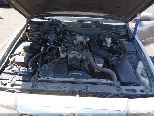45189755 :رقم المزاد ، 2MEFM74W0YX607257 vin ، 2000 Mercury Grand Marquis Gs مزاد بيع