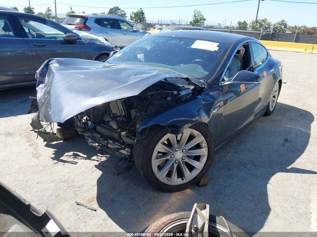 Tesla Model S 60/75 2017 5YJSA1E14HF185812 Image 2