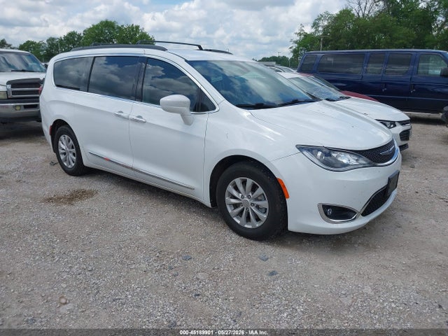 45189901 :رقم المزاد ، 2C4RC1BG7HR526643 vin ، 2017 Chrysler Pacifica Touring-l مزاد بيع