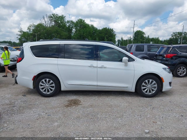 45189901 :رقم المزاد ، 2C4RC1BG7HR526643 vin ، 2017 Chrysler Pacifica Touring-l مزاد بيع