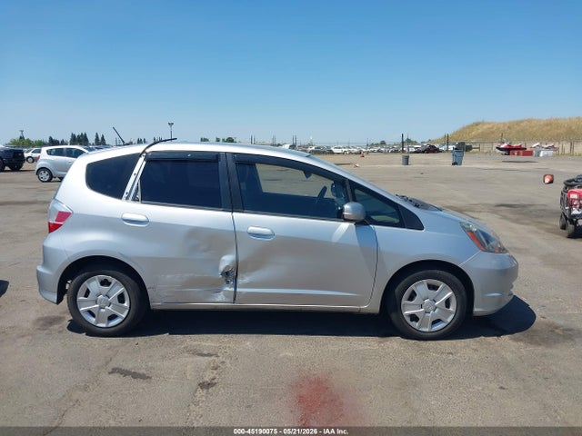 45190075 :رقم المزاد ، JHMGE8H34DC075283 vin ، 2013 Honda Fit مزاد بيع