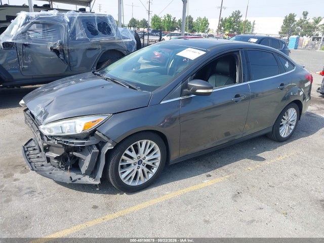Ford Focus Titanium 2017 1FADP3J28HL245627 Image 2