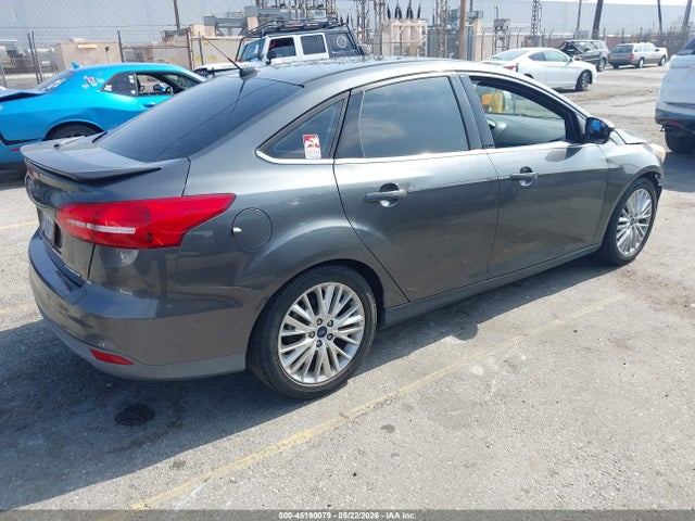 Ford Focus Titanium 2017 1FADP3J28HL245627 Image 4