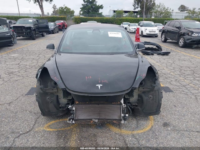 2018 Tesla Model 3 Long Range/mid Range მანქანა იყიდება აუქციონზე, vin: 5YJ3E1EA7JF045526, აუქციონის ნომერი: 45190202