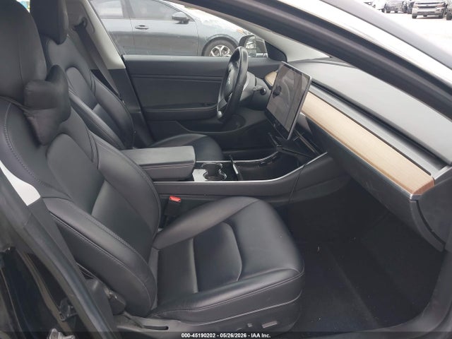 2018 Tesla Model 3 Long Range/mid Range მანქანა იყიდება აუქციონზე, vin: 5YJ3E1EA7JF045526, აუქციონის ნომერი: 45190202