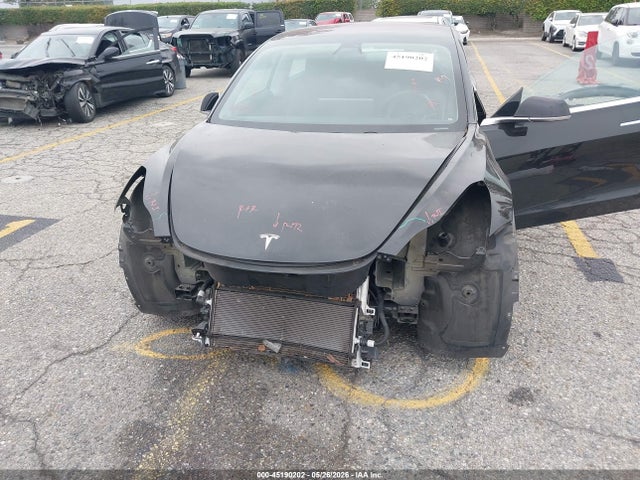 2018 Tesla Model 3 Long Range/mid Range მანქანა იყიდება აუქციონზე, vin: 5YJ3E1EA7JF045526, აუქციონის ნომერი: 45190202