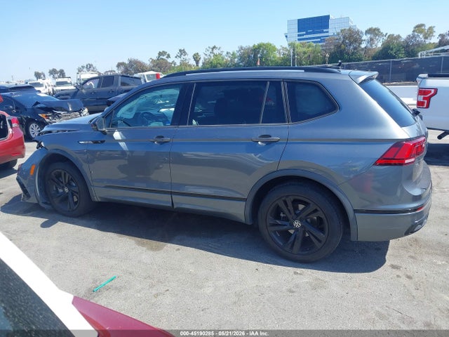 3VVCB7AX7PM120561 Volkswagen Tiguan 2.0t Se R-line Black