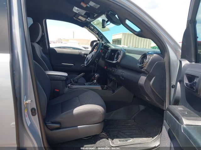 45190407 :رقم المزاد ، 3TMAZ5CN0JM057537 vin ، 2018 Toyota Tacoma Sr5 V6 مزاد بيع