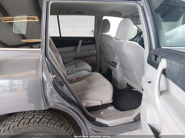45190439 :رقم المزاد ، 5TDBK3EHXCS163436 vin ، 2012 Toyota Highlander Base V6 مزاد بيع