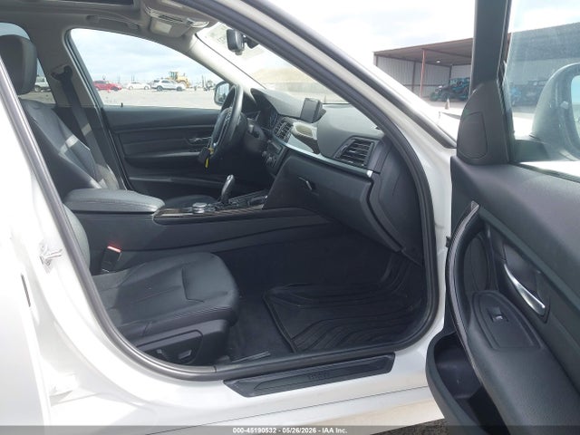 45190532 :رقم المزاد ، WBA3C1C59FK121833 vin ، 2015 Bmw 328i مزاد بيع