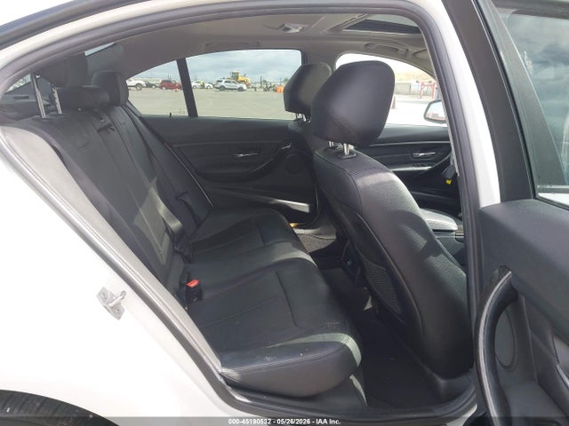 45190532 :رقم المزاد ، WBA3C1C59FK121833 vin ، 2015 Bmw 328i مزاد بيع
