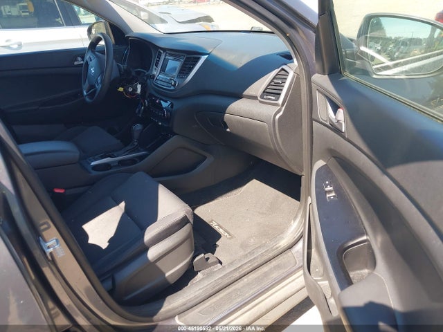 KM8J23A42JU609887 Hyundai TUCSON SE