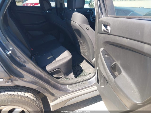 KM8J23A42JU609887 Hyundai TUCSON SE