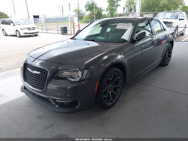 45190679 :رقم المزاد ، 2C3CCABGXJH296327 vin ، 2018 Chrysler 300 300s مزاد بيع