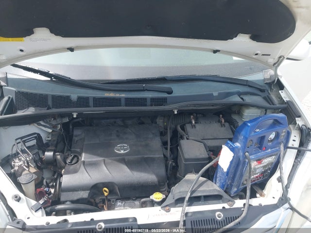 45190719 :رقم المزاد ، 5TDDK3DC4BS009205 vin ، 2011 Toyota Sienna Limited مزاد بيع