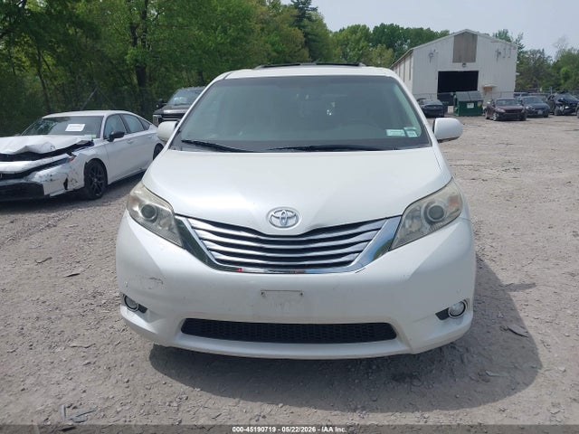 45190719 :رقم المزاد ، 5TDDK3DC4BS009205 vin ، 2011 Toyota Sienna Limited مزاد بيع