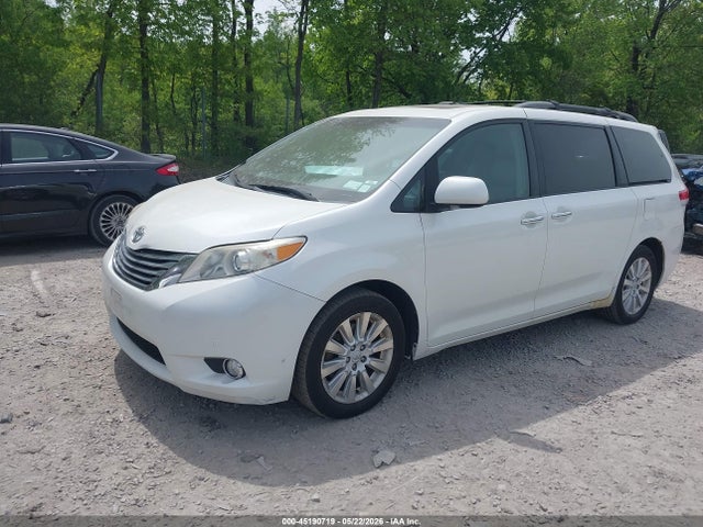 45190719 :رقم المزاد ، 5TDDK3DC4BS009205 vin ، 2011 Toyota Sienna Limited مزاد بيع