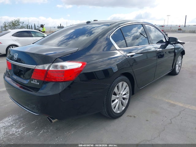 2015 Honda Accord Touring მანქანა იყიდება აუქციონზე, vin: 1HGCR3F94FA003871, აუქციონის ნომერი: 45190740
