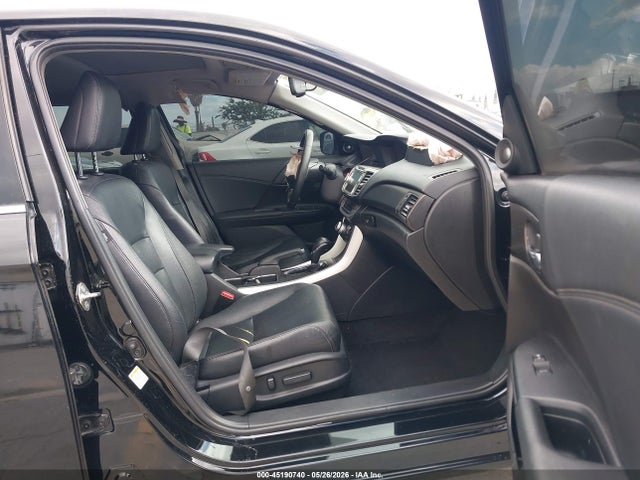 2015 Honda Accord Touring მანქანა იყიდება აუქციონზე, vin: 1HGCR3F94FA003871, აუქციონის ნომერი: 45190740