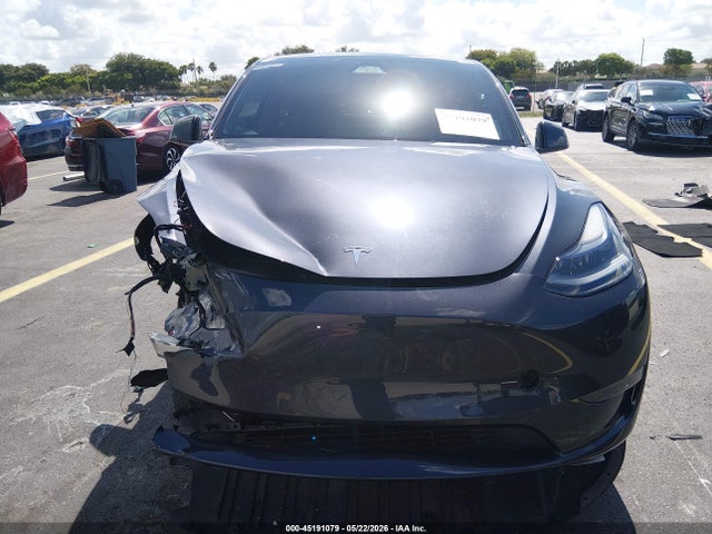 2024 Tesla Model Y Long Range Dual Motor All-wheel Drive მანქანა იყიდება აუქციონზე, vin: 7SAYGDEE4RA302562, აუქციონის ნომერი: 45191079