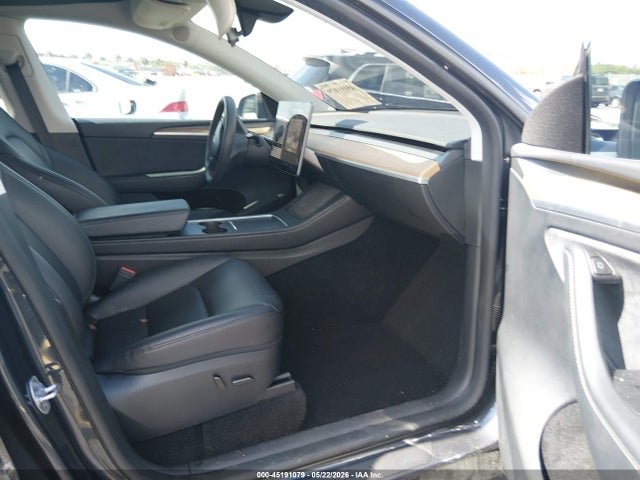2024 Tesla Model Y Long Range Dual Motor All-wheel Drive მანქანა იყიდება აუქციონზე, vin: 7SAYGDEE4RA302562, აუქციონის ნომერი: 45191079