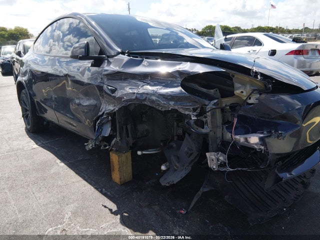 2024 Tesla Model Y Long Range Dual Motor All-wheel Drive მანქანა იყიდება აუქციონზე, vin: 7SAYGDEE4RA302562, აუქციონის ნომერი: 45191079