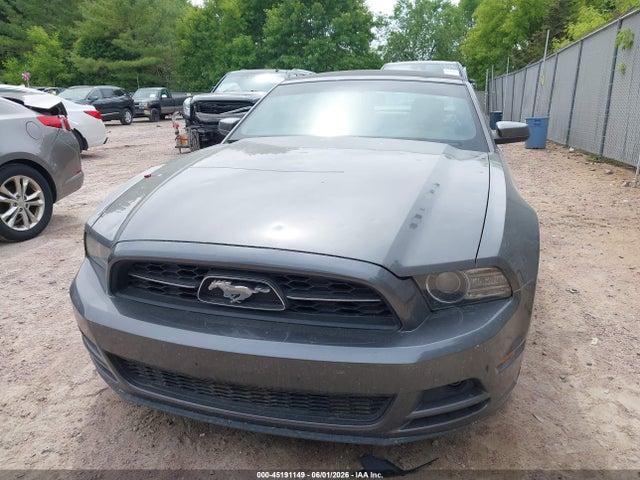 Продажа на аукционе авто 2013 Ford Mustang V6 Premium, vin: 1ZVBP8EM2D5238954, номер лота: 45191149