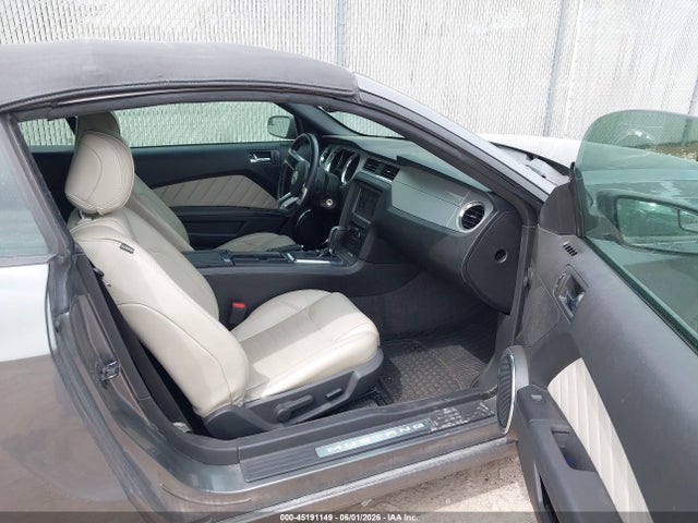 Продажа на аукционе авто 2013 Ford Mustang V6 Premium, vin: 1ZVBP8EM2D5238954, номер лота: 45191149