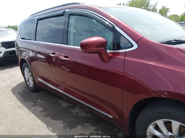 2017 Chrysler Pacifica Touring-l მანქანა იყიდება აუქციონზე, vin: 2C4RC1BG6HR688389, აუქციონის ნომერი: 45191161