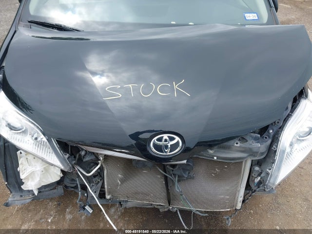 5TDYK3DC5FS588051 Toyota Sienna Xle 8 Passenger