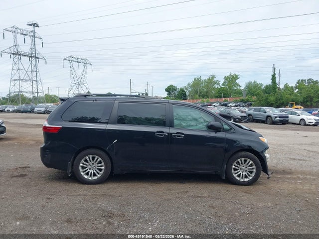 5TDYK3DC5FS588051 Toyota Sienna Xle 8 Passenger